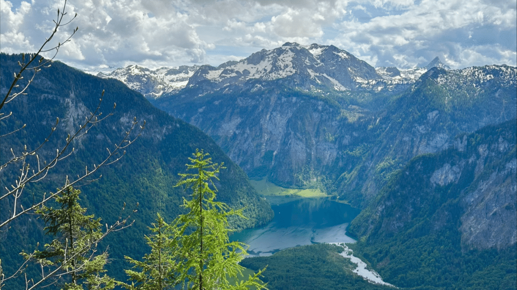 Blick über den Königssee und die Berchtesgadener Alpen